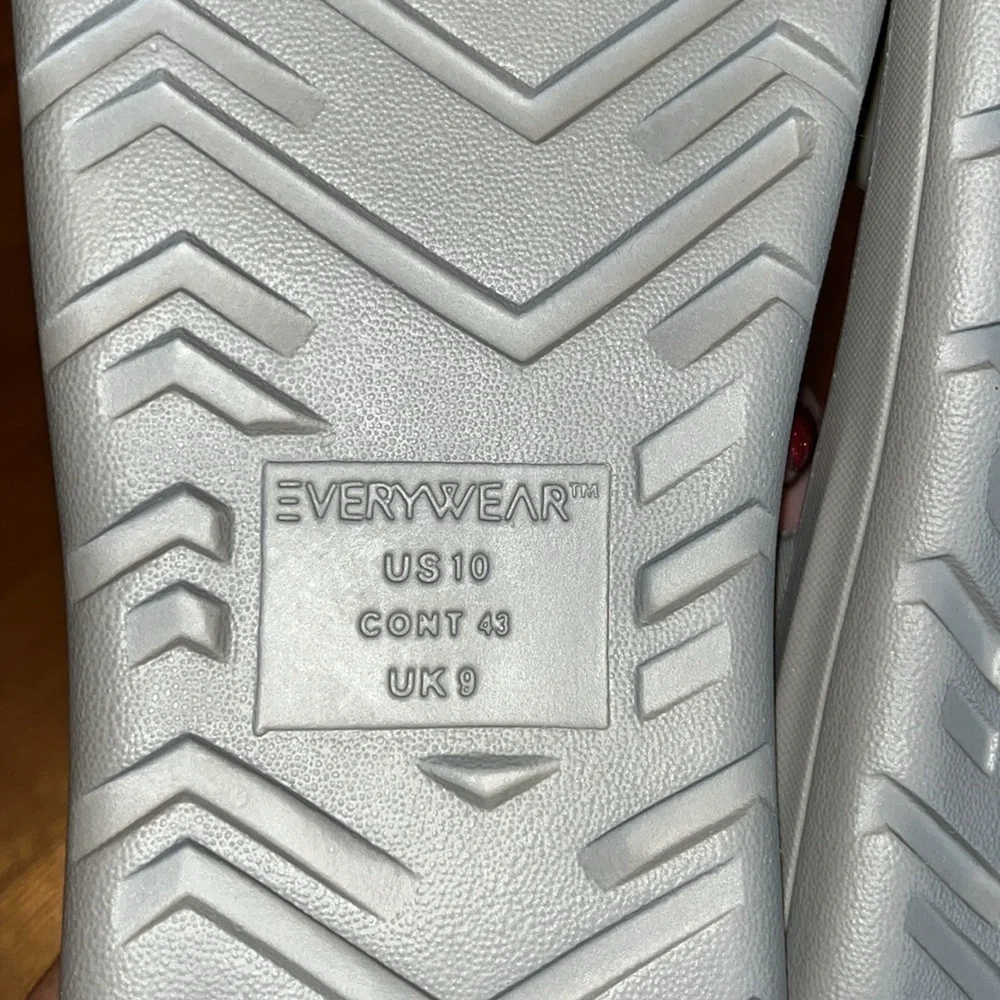 Totes Men's gray Ara Thong with Everywear Technology Size 10